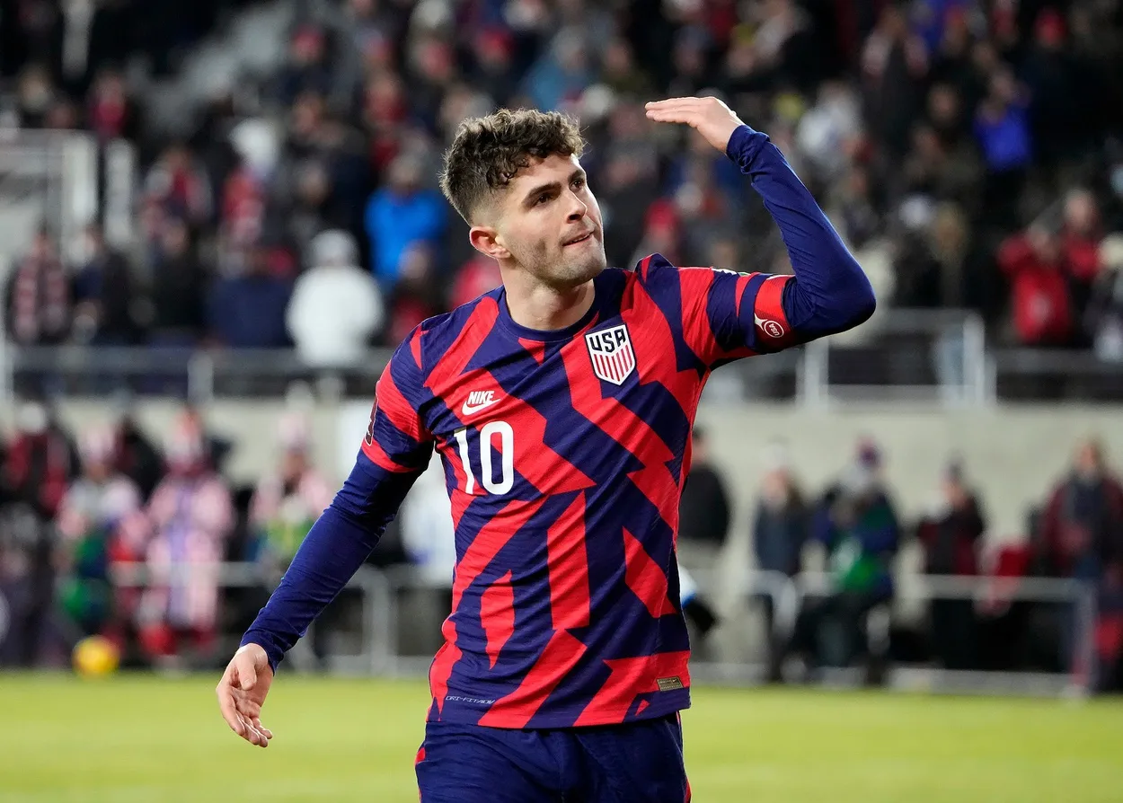 Christian Pulisic (10) tries to pump up the fans before a corner kick against El Salvador in the second half of their 2022 FIFA World Cup qualifier at Lower.com Field in Columbus, Ohio. 