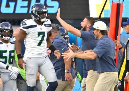 
Oct 23, 2022; Inglewood, California, USA; Seattle Seahawks quarterback Geno Smith (7) celebrates after a touchdown in the fourth quarter against the Los Angeles Chargers at SoFi Stadium. Mandatory Credit: Jayne Kamin-Oncea-USA TODAY Sports
