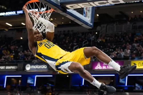 
Oct 21, 2022; Indianapolis, Indiana, USA; Indiana Pacers guard Bennedict Mathurin (00) slam dunks the ball in the second half against the San Antonio Spurs at Gainbridge Fieldhouse. Mandatory Credit: Trevor Ruszkowski-USA TODAY Sports
