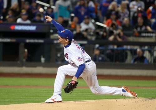 
Oct 9, 2022; New York City, New York, USA; New York Mets starting pitcher Chris Bassitt (40) throws a pitch against the San Diego Padres during the first inning in game three of the Wild Card series for the 2022 MLB Playoffs at Citi Field. Mandatory Credit: Wendell Cruz-USA TODAY Sports

